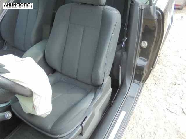 Asiento delantero izquierdo 3713998