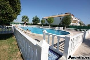 TORREVIEJA,BUNGALOW CON GRAN SOLARIUM PRIVADO 2 HABS 69.000E 