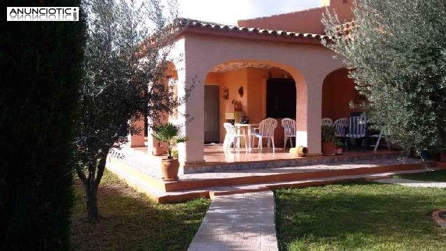 Se vende precioso chalet de 188 m2 con una parc