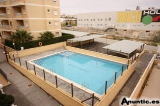 TORREVIEJA APARTAMENTO 2 HABS,PISCINA,GARAJE, 78.000 EUROS. 