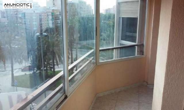 Amplia vivienda con ascensor y balcon