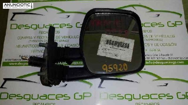 Retrovisor der. de nissan trade id95920