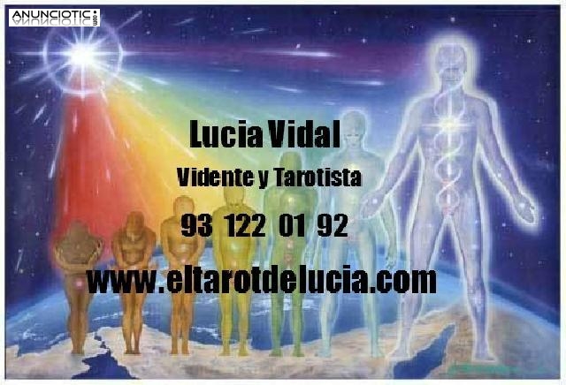 TAROTISTA VIDENTE DE NACIMIENTO. FECHAS Y DATOS EXACTOS. LUCIA