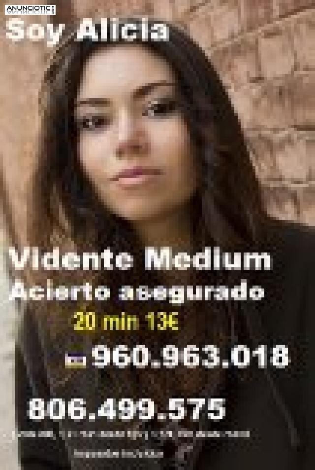 Vidente sentimental Alicia. 806 499 575. tarot, amor