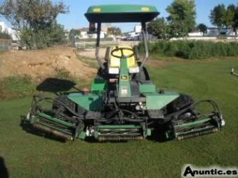 Cortacésped profesional John Deere para grandes superficies. 