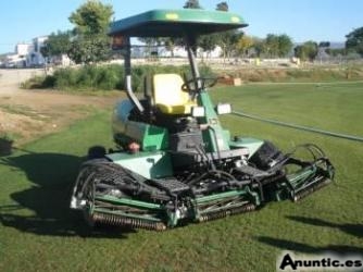 Cortacésped profesional John Deere para grandes superficies. 