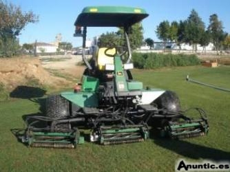 Cortacésped profesional John Deere para grandes superficies. 