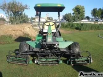 Cortacésped profesional John Deere para grandes superficies. 