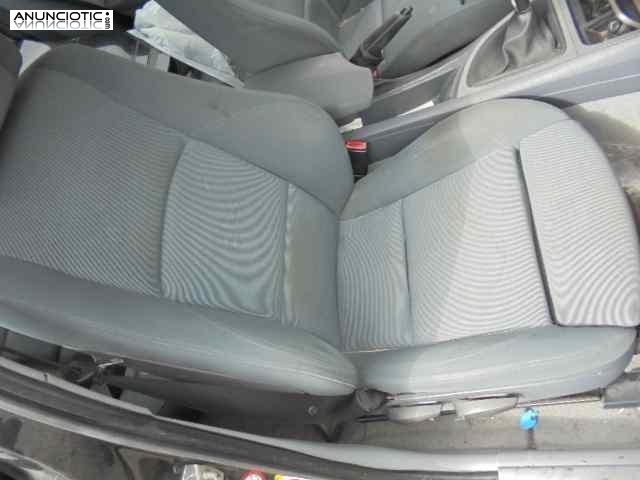 Asiento delantero derecho 3930086