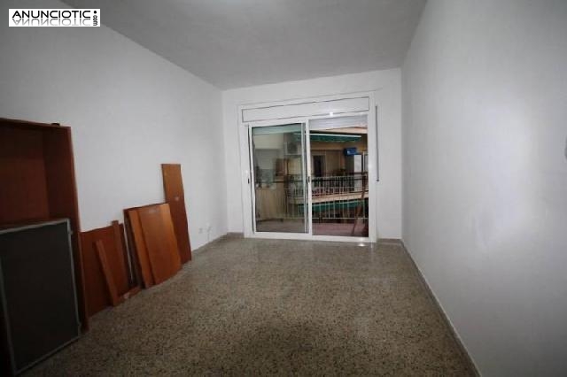 Piso de 3 habitaciones y un baño