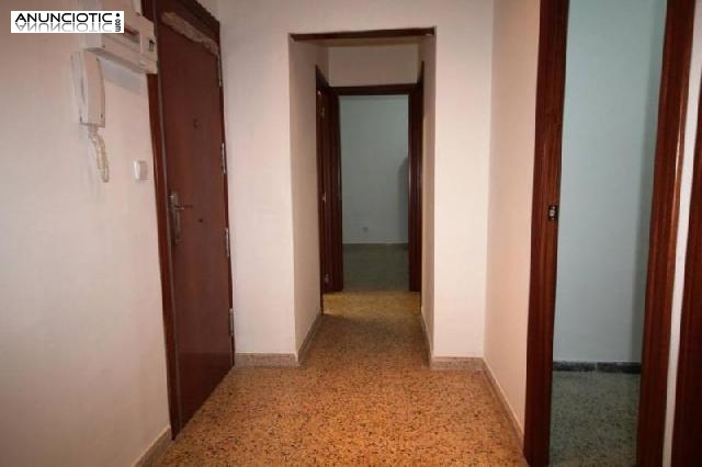 Piso de 3 habitaciones y un baño