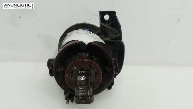 864505 faro toyota avensis berlina 2.0