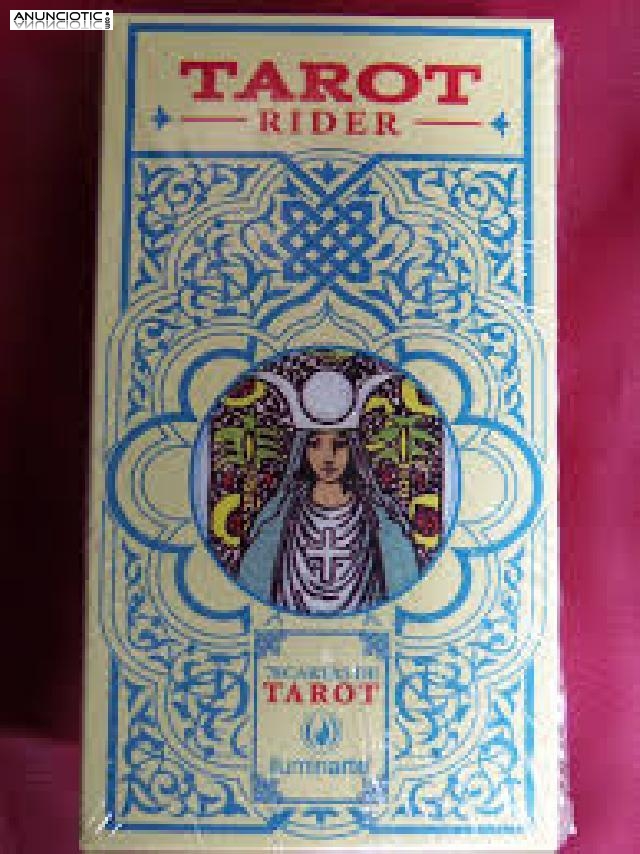 se leen las cartas del tarot y se hacen trabajos magicos