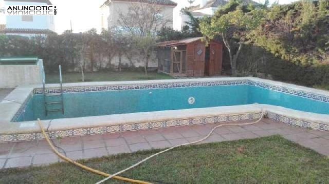 Chalet con parcela de 500 m2 y piscina