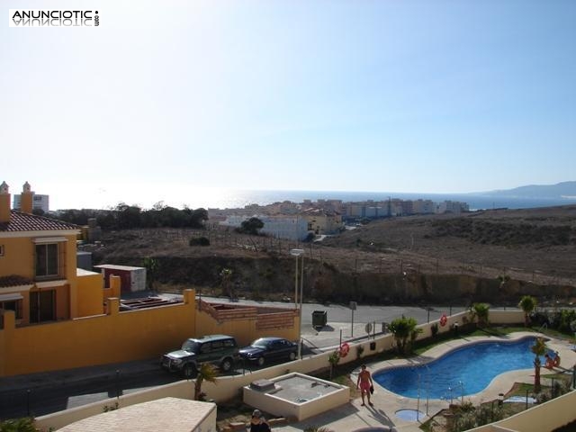 Atico con terraza y piscina en tarifa