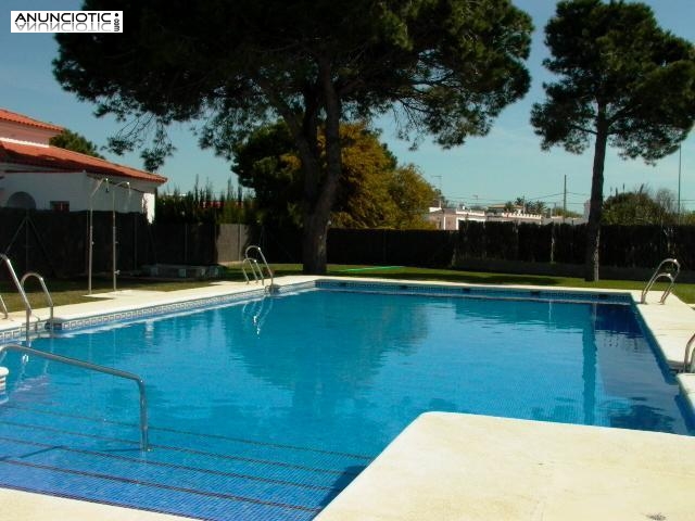 Chalet con piscina comunitaria en conil