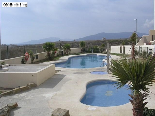 Atico con terraza y piscina en tarifa