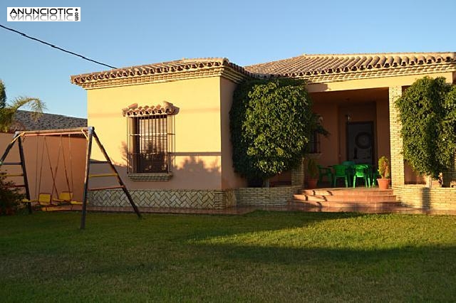 Chalet con piscina privada en conil