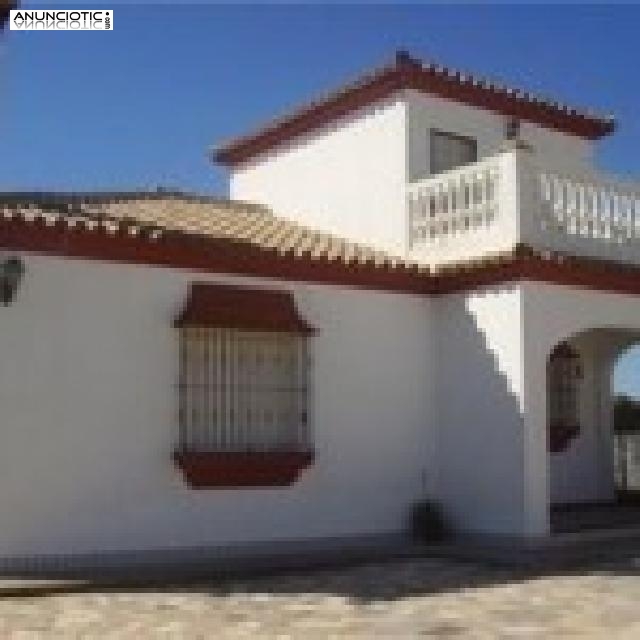 Chalet con piscina privada en chiclana