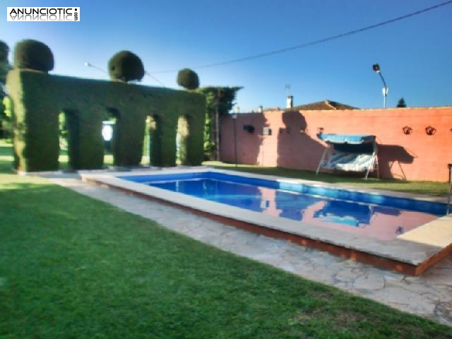 Chalet con piscina barbacoa en conil