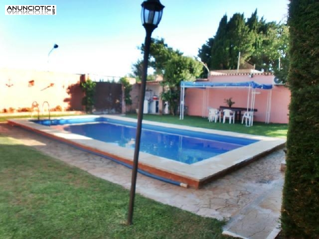 Chalet con piscina barbacoa en conil