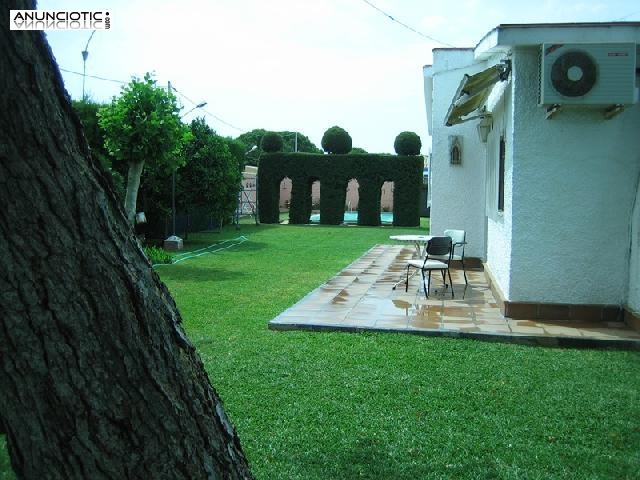 Chalet con piscina barbacoa en conil