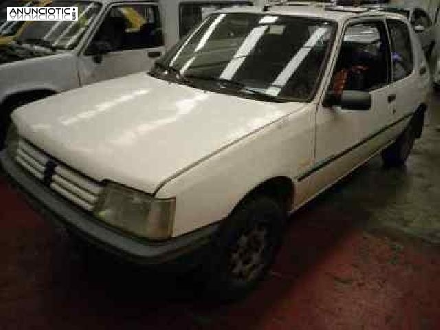 131021 faro peugeot 205 berlina 1.8