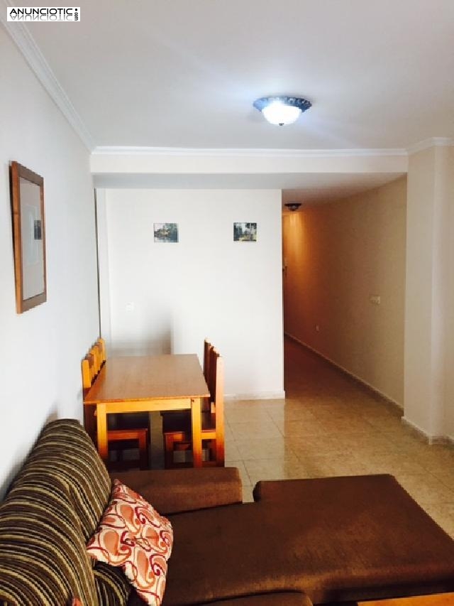 Se alquila bonito piso de 2 habitaciones, saló