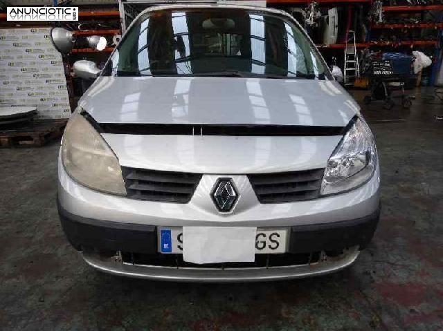 Capot de renault - scenic