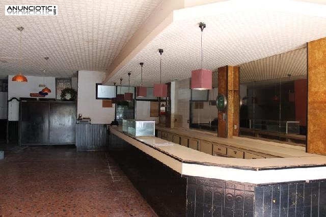 Se alquila local comercial diáfano de 160m2 en 