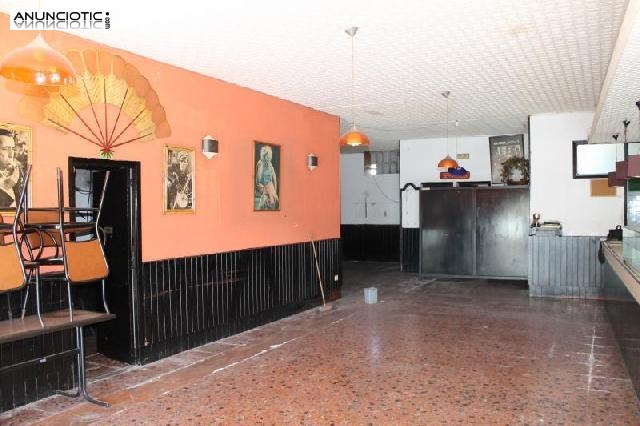 Se alquila local comercial diáfano de 160m2 en 