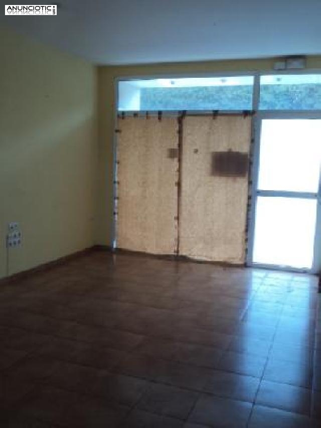 Se alquila local 54m2 zona el burgo 