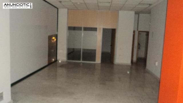 Se alquila local 170m2 zona de cuatro 