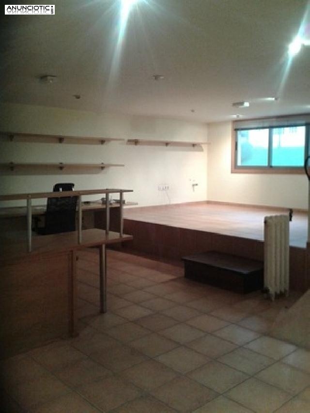 Se alquila local comercial para oficinas