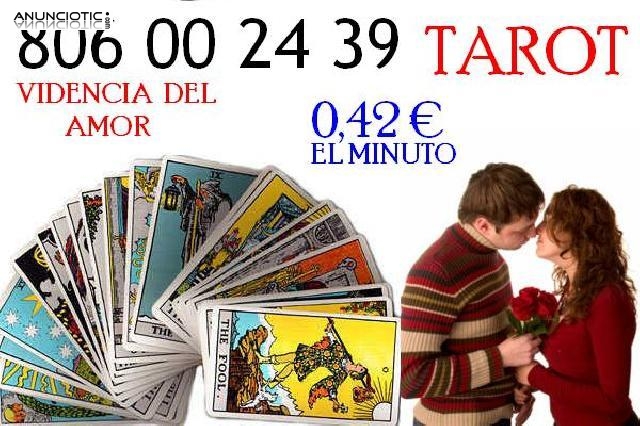 Sientes tu relación extraña, hay alguien mas.Tarot 0,42 