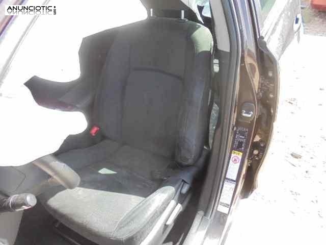 Asiento delantero izquierdo 3685972