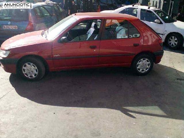 Salpicadero de peugeot - 306.