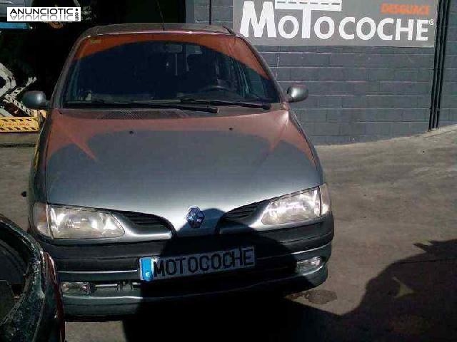 Porton trasero de renault - scenic