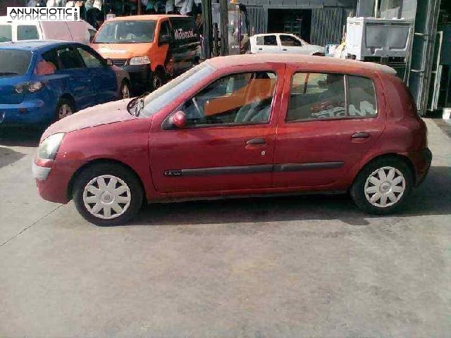 Bombin porton trasero de renault - clio