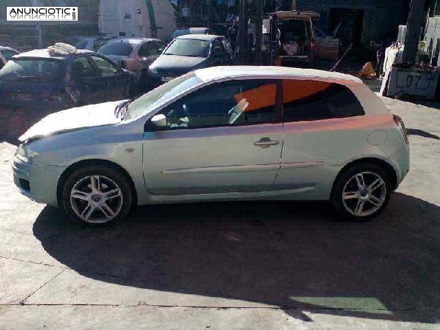 Bombin porton trasero de fiat - stilo