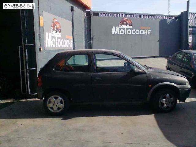 Porton trasero de opel - corsa