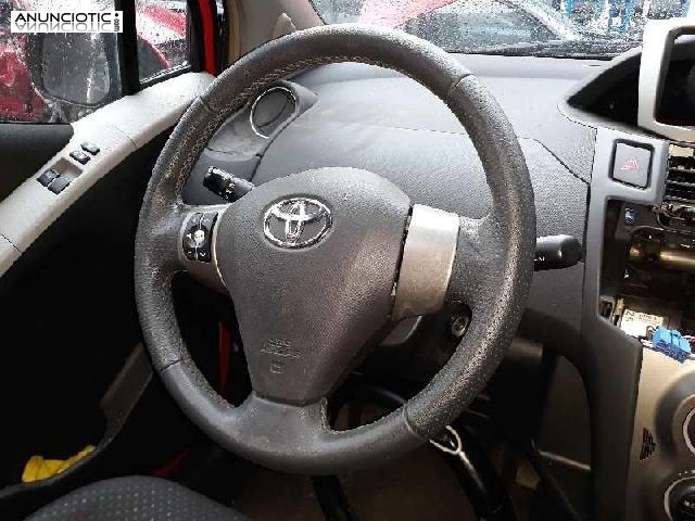 697688 volante toyota yaris active