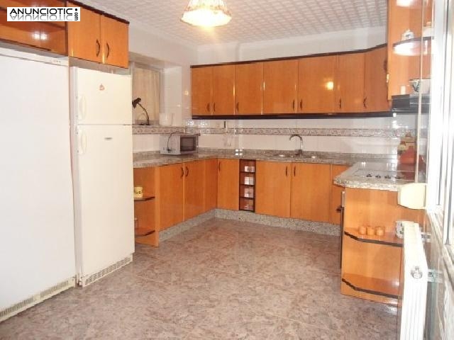 Compra esta casa a precio de un piso.