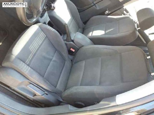 Piloto 2040086 de volkswagen golf 2004