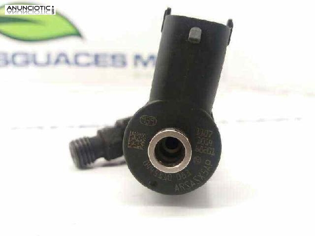 Inyector 1976915 de opel r-0445110083