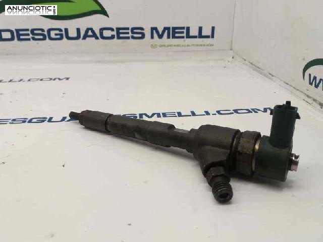 Inyector 1976915 de opel r-0445110083