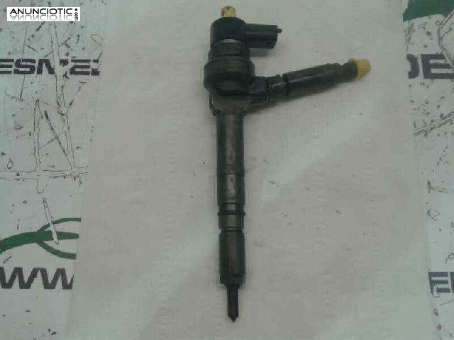 Inyector 1895991 de opel r-0445110175