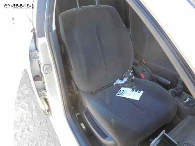 Asiento delantero derecho 3680101