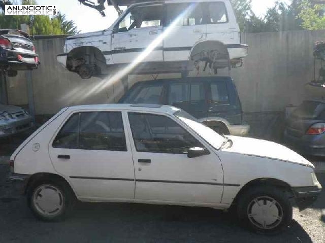 Paragolpes de peugeot 205 berlina (1983