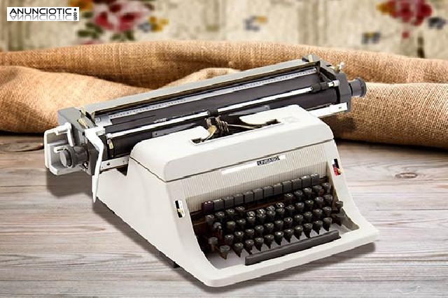 Máquina de escribir antigua olivetti línea 90.